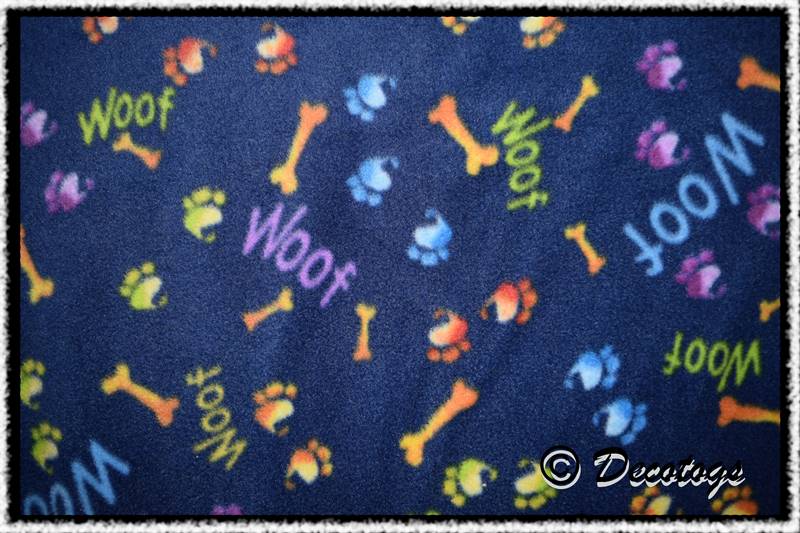 WOOF PAWPRINTS BLUE (Anti Pill)