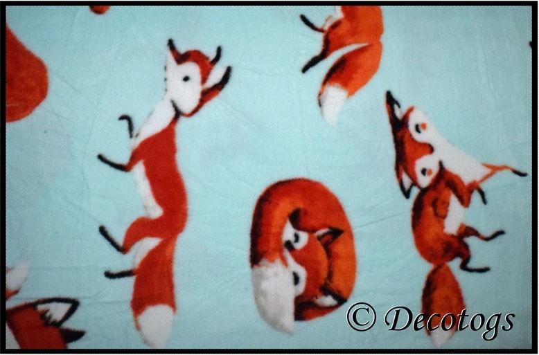 YOUNG FOXES (Plush 2 Sleeves)